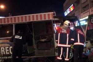 Kokore&ccedil;&ccedil;inin ekmek teknesi alev alev yandı