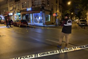 L&uuml;ks ara&ccedil;la geldiler! Kurşun yağdırdılar