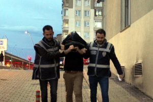 Trafikte makas atıp, polisleri silahla tehdit etmişti! Yakalandı