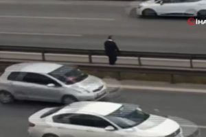 Trafiğe aldırmadı canını hi&ccedil;e saydı