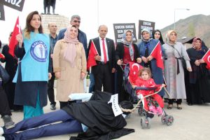 Kadınlardan, &ccedil;ocuk istismarına ve kadına şiddete tepki eylemi