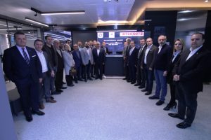 Bursa'da iş insanları Model Fabrika'da incelemelerde bulundu