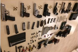 Ka&ccedil;ak silah imalatı ve kapka&ccedil;a 3 tutuklama