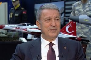 Bakan Akar g&uuml;ndeme ilişkin soruları yanıtladı