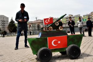 Lise &ouml;ğrencisinden insansız tank