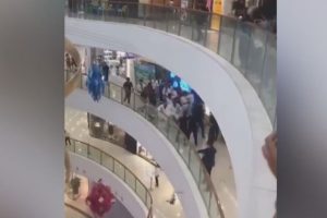 Tekvandocular ile spor merkezi &ccedil;alışanları AVM'de birbirine girdi