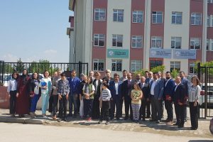 Bursa'da okula yardım edenlere &ouml;ğretmenler elleriyle kahvaltı hazırladı