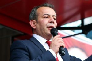 Suriyelilere yardımı kesen Başkan &Ouml;zcan hakkında soruşturma