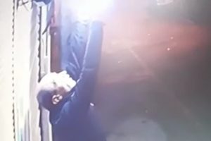 Lambadaki ampul&uuml;n &ccedil;alınması kamerada