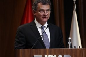 "&Ouml;n&uuml;m&uuml;zdeki se&ccedil;imsiz d&ouml;nem ekonomiyi olumlu y&ouml;ne &ccedil;evirecek"