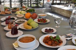 Sağlık Bakanlığından &ouml;rnek sahur ve iftar sofrası