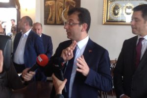 İmamoğlu ve Yavaş cuma namazını Hacı Bayram Camii'nde kıldı