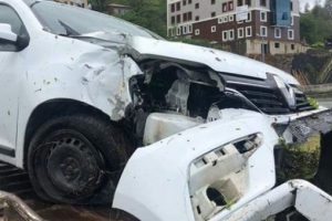 MHP MYK &uuml;yeleri Rize'de kaza yaptı: 3 yaralı