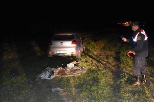 Bursa'da otomobil, motosiklete &ccedil;arptı: 2 yaralı