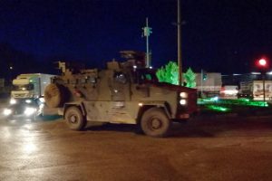 Sınıra asker ve zırhlı ara&ccedil; sevkiyatı