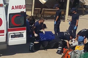Tekne faciasında &ouml;len g&ouml;&ccedil;menlerin cenazeleri Adli Tıp'a g&ouml;nderildi