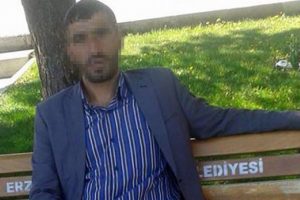 Eşine tecav&uuml;ze kalkışan sanığın ceza aldığını duyunca hakimlerin elini &ouml;pmek istedi