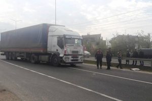 TIR'ın &ccedil;arptığı yaşlı adam hayatını kaybetti