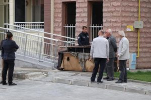 Kanepe yandı, 7 kişi hastaneye kaldırıldı
