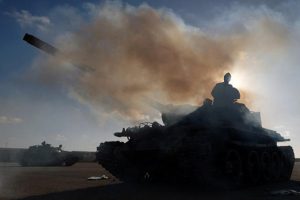 Hafter g&uuml;&ccedil;lerinin karargahına saldırı