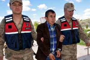 2 kişiyi &ouml;ld&uuml;ren eski muhtar adliyeye sevk edildi