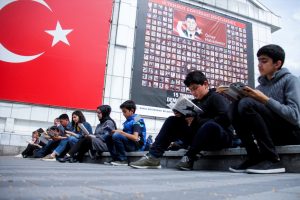 Bursa'da &ouml;ğrenciler hem okudu, hem okuttu