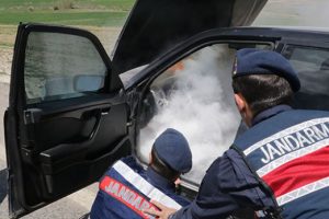 Neye uğradığını şaşırdı! Seyir halinde alev aldı
