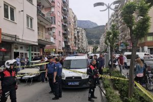 Kızını taciz ettiği iddiasıyla &ccedil;iğ k&ouml;fteciyi ayağından vurdu