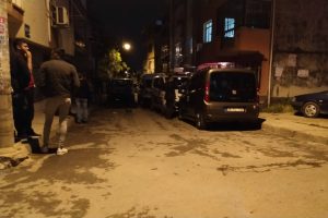 Birbirine bağladığı &ccedil;oraplarla kendini astı