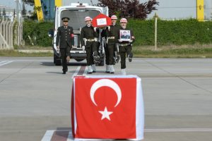 Azez şehidi Y&uuml;zbaşı &Ouml;zdemir i&ccedil;in uğurlama t&ouml;reni