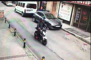 Bursa'da sıfır aldığı motor plakayı taktıramadan &ccedil;alındı