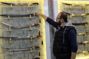 Bursa'da yapılan Osmanlı kılı&ccedil;larına Araplar b&uuml;y&uuml;k rağbet g&ouml;steriyor