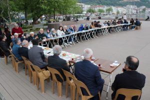 Yalova Valisi Erol gen&ccedil; yazarlarla bir araya geldi