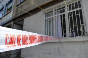 Aniden &ccedil;&ouml;ken o binanın i&ccedil;i vahameti g&ouml;zler &ouml;n&uuml;ne serdi