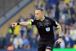 Liverpool-Barcelona ma&ccedil;ını C&uuml;neyt &Ccedil;akır y&ouml;netecek