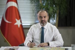 Bursa B&uuml;y&uuml;kşehir Belediye Başkanı Aktaş, İsrail'in AA ofisi saldırısını kınadı