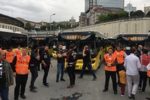 Beşiktaş taraftarı Galatasaray derbisi i&ccedil;in yola &ccedil;ıktı