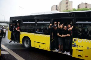 Beşiktaş taraftarı T&uuml;rk Telekom Stadyumu'na geldi