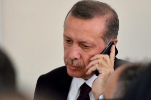Cumhurbaşkanı Erdoğan şehit babasıyla telefonda g&ouml;r&uuml;şt&uuml;