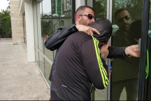 Kokainle yakalanan gen&ccedil; tutuklandı
