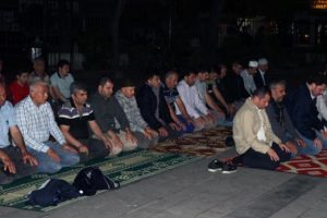 İzmir'de ilk teravih namazı