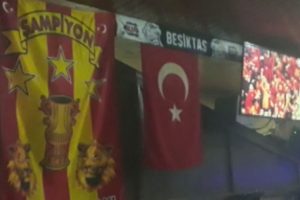 Galatasaray ve Beşiktaş derbisi G&uuml;rcistan'da coşkuyla izlendi