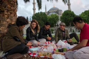 İftar sonrası gelen ağırlık hissinden nasıl kurtulabiliriz?