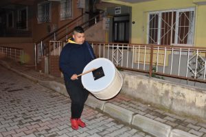 İzmir'de ramazan davulcuları g&ouml;revine başladı