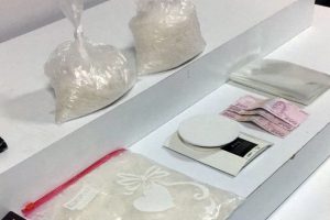 Uyuşturucu operasyonunda 1'i İranlı 2 kişiye g&ouml;zaltı