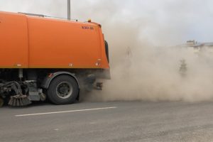 &Ccedil;evre temizliğinde tozu dumana kattı