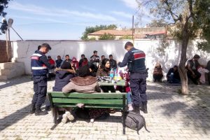 Umuda yolculuk jandarmaya takıldı