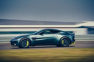 &Uuml;st&uuml; a&ccedil;ık en hızlı Aston Martin modeli tanıtıldı