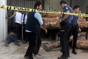 Kolunu hızara kaptıran 17 yaşındaki iş&ccedil;i hayatını kaybetti