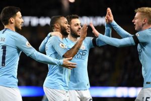 Premier Lig ve Bundesliga yarışı s&uuml;r&uuml;yor